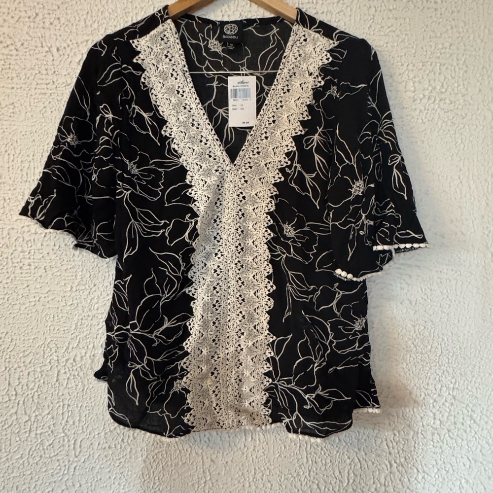 bobeau Black Floral V-Neck Blouse with Cream Crochet Trim